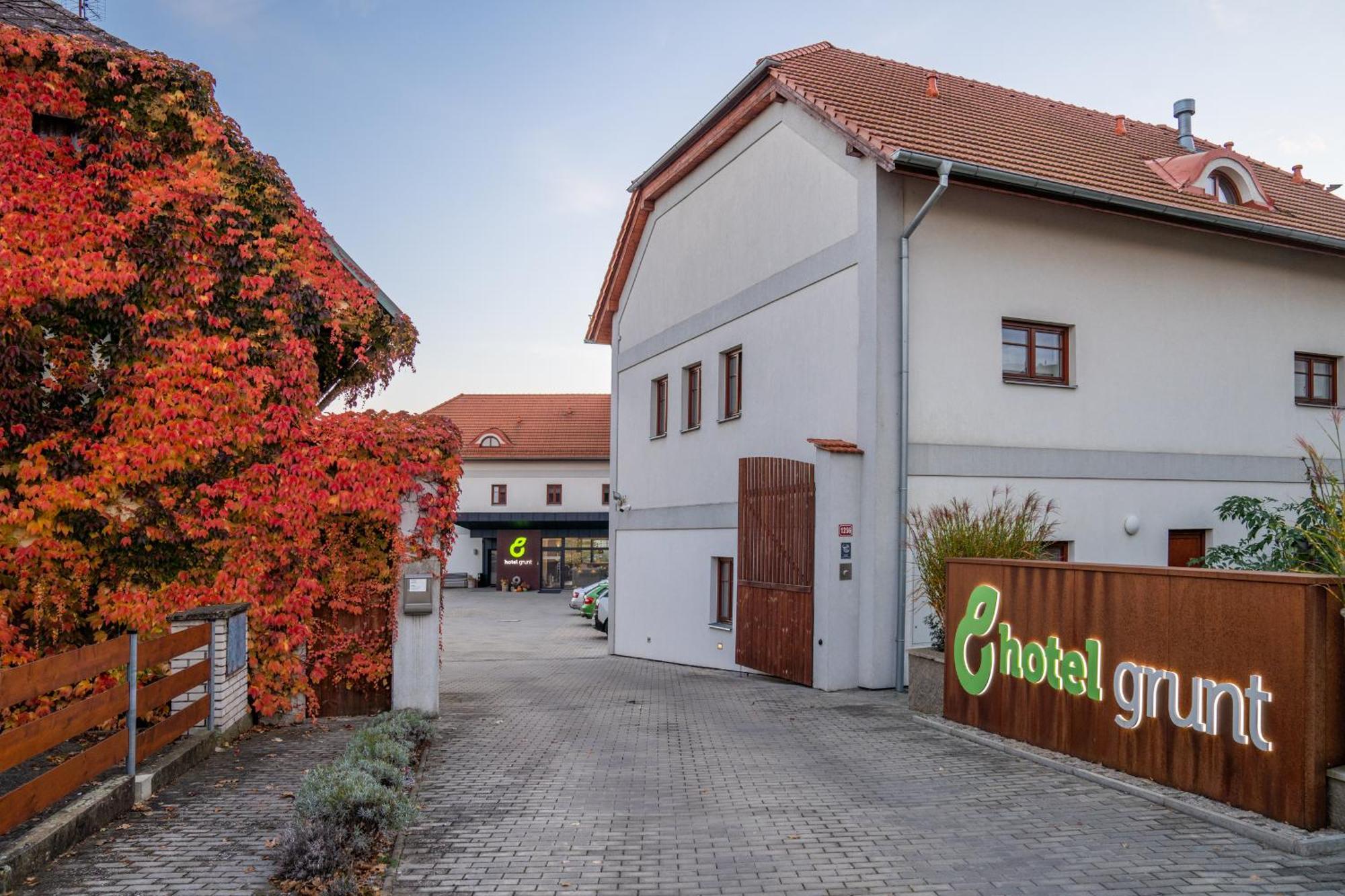 Hotel Grunt Mladá Boleslav Exterior foto